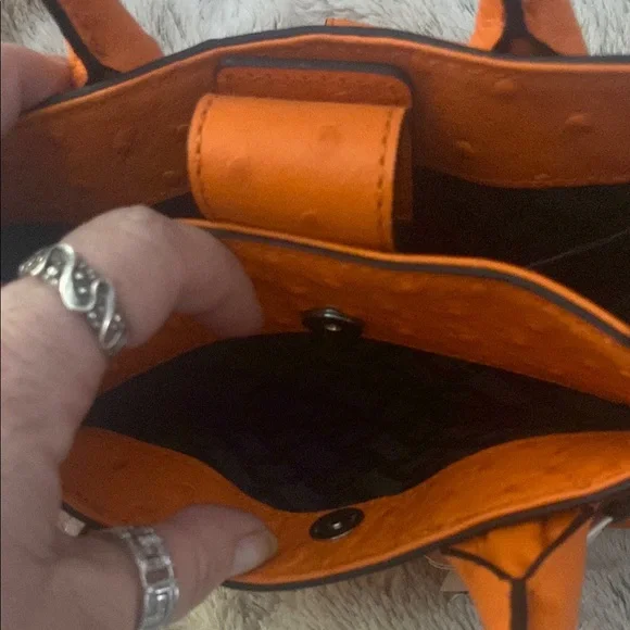 🧡 Adorable DVF Bag!! 🧡 Perfect for Spring!! 🧡 - Picture 11 of 16